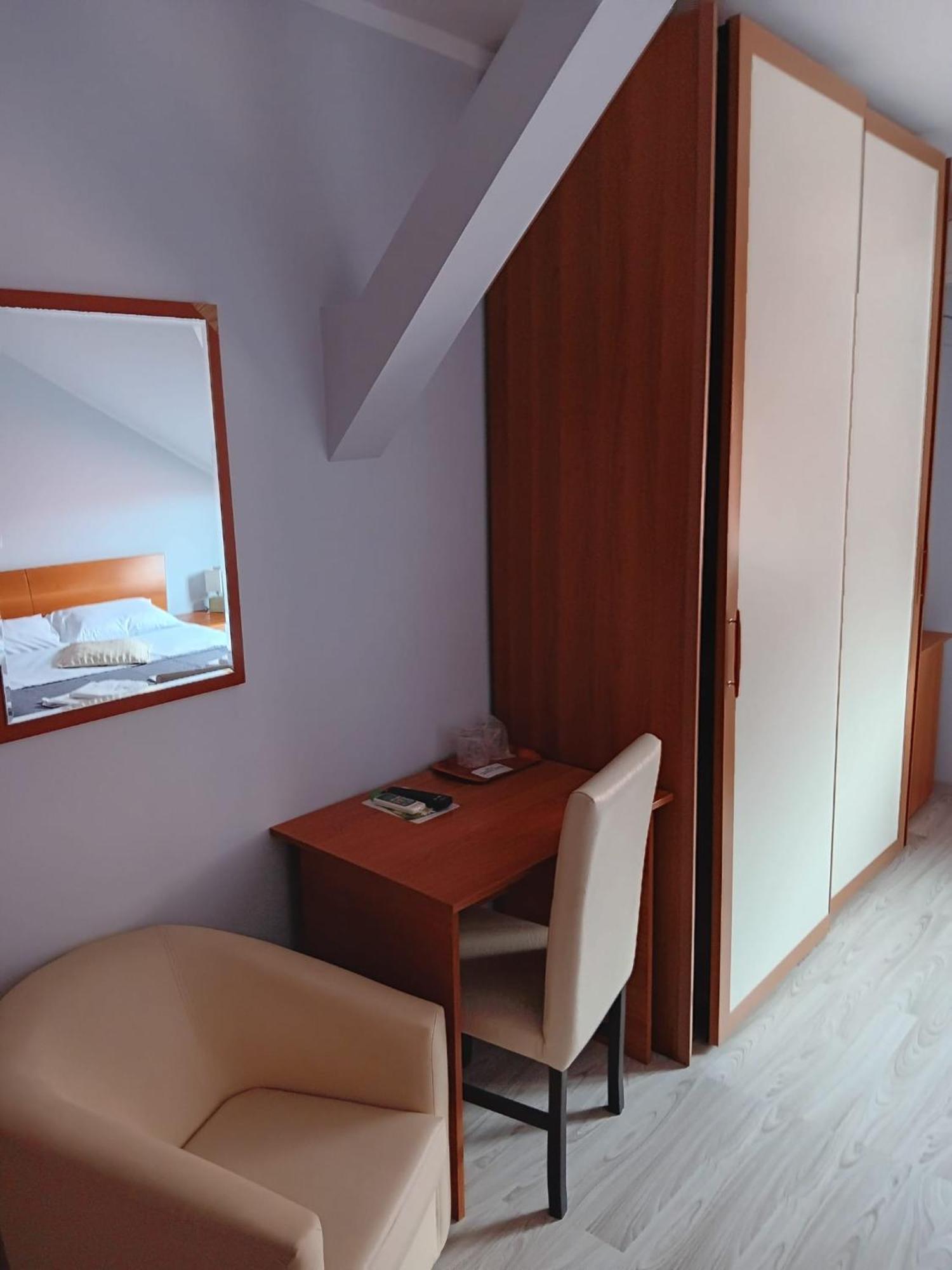 Hotel Veneto Timişoara Exterior foto